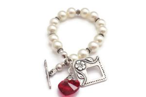 Pearl and Heart Charm Bracelet with Swarovski Crystals, Woman Jewelry Gift